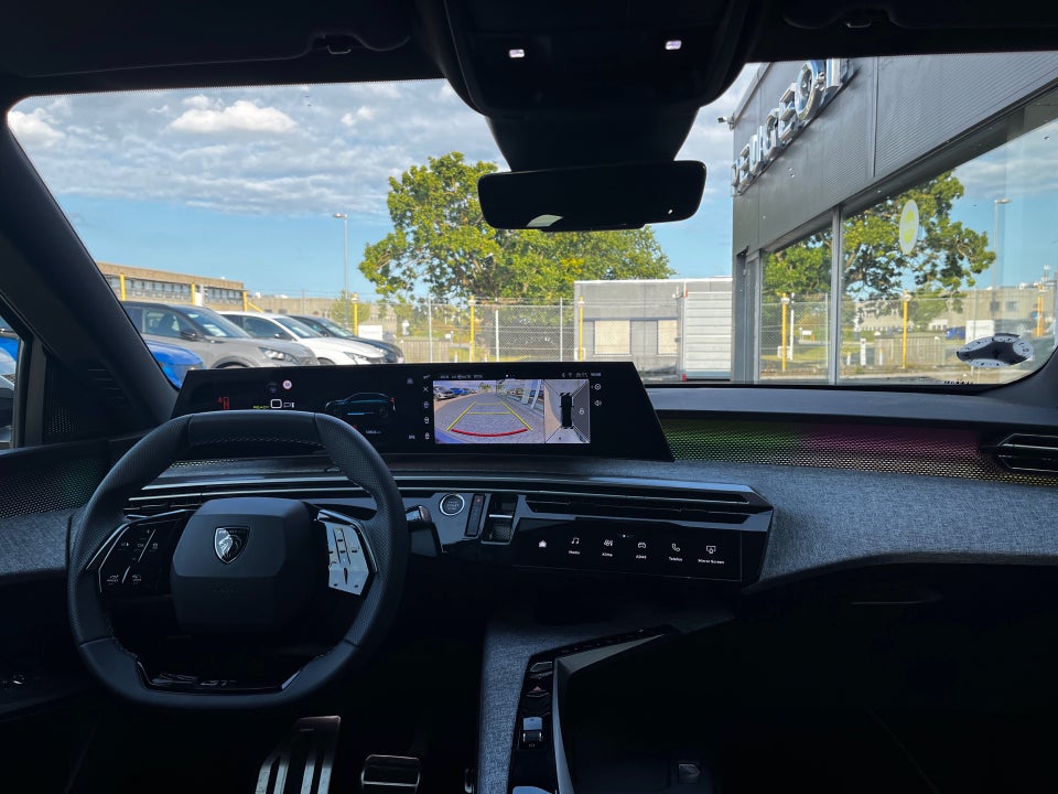 Peugeot e-3008 77 GT Pack 5d