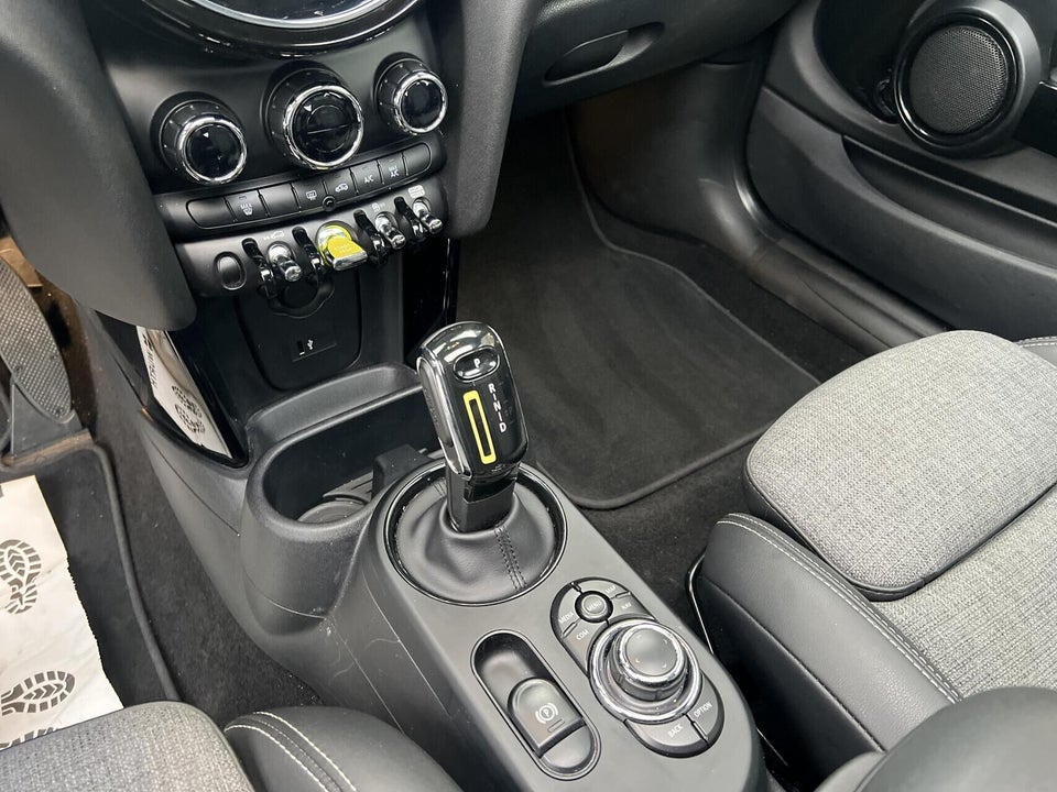 MINI Cooper SE Essential 3d