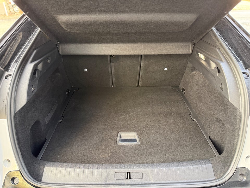 Peugeot e-3008 77 GT Pack 5d