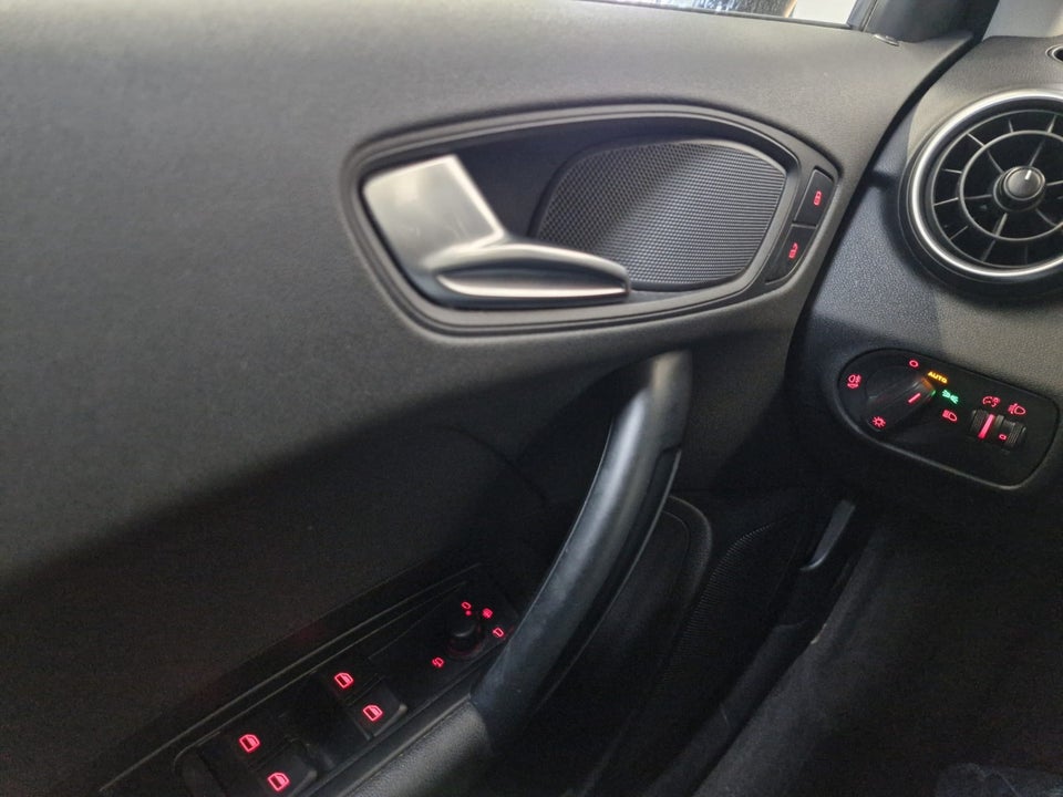 Audi A1 1,6 TDi 105 Attraction Sportback 5d