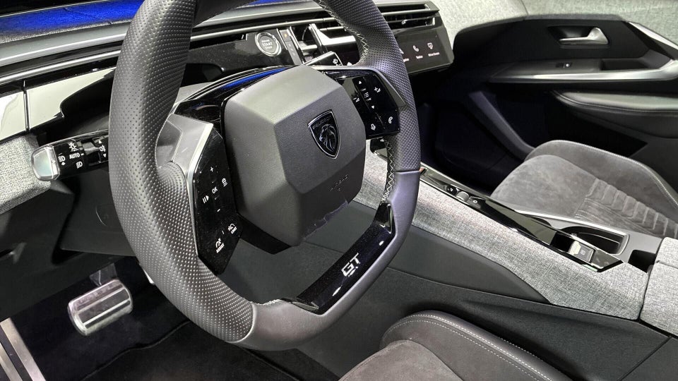 Peugeot e-3008 77 GT 5d