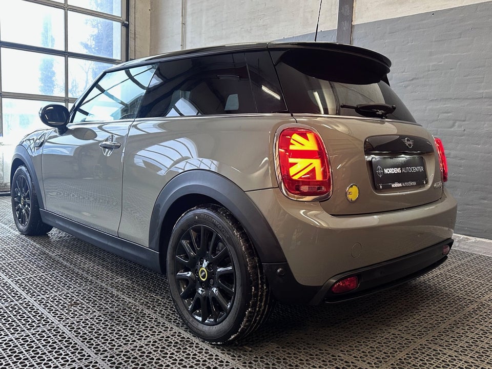 MINI Cooper SE Essential 3d