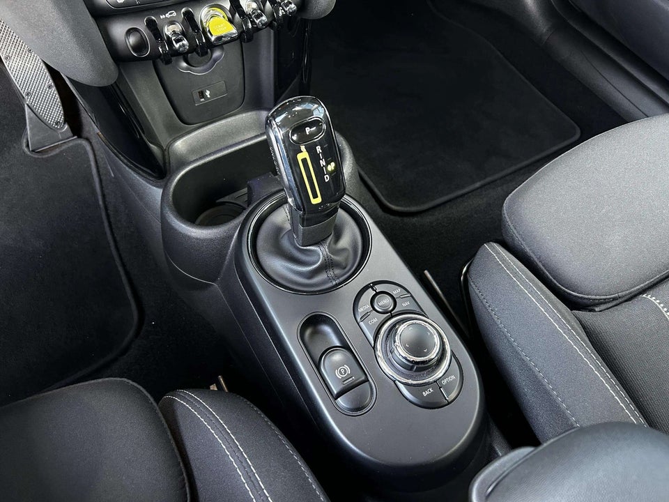 MINI Cooper SE Essential 3d