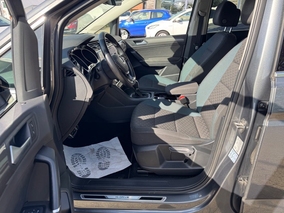 VW Touran 1,6 TDi 115 IQ.Drive DSG 7prs 5d
