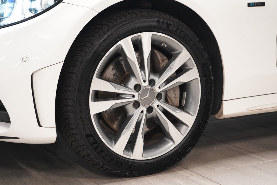 Mercedes C300 e 2,0 AMG Line stc. aut. 5d