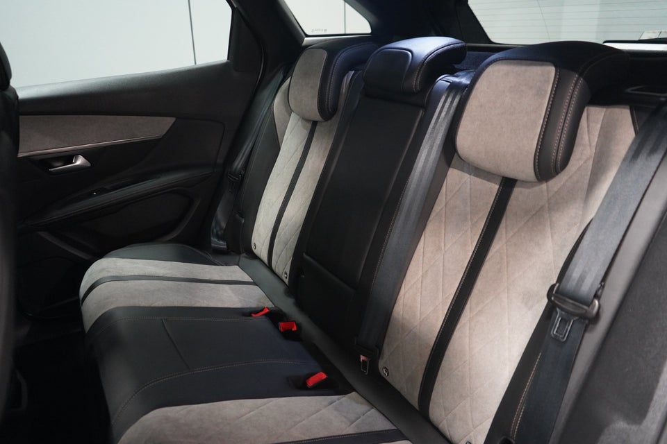 Peugeot 3008 1,6 Hybrid4 Allure Pack Limited EAT8 5d