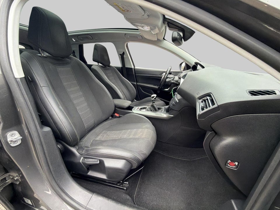 Peugeot 308 1,2 e-THP 130 Allure Sky SW 5d