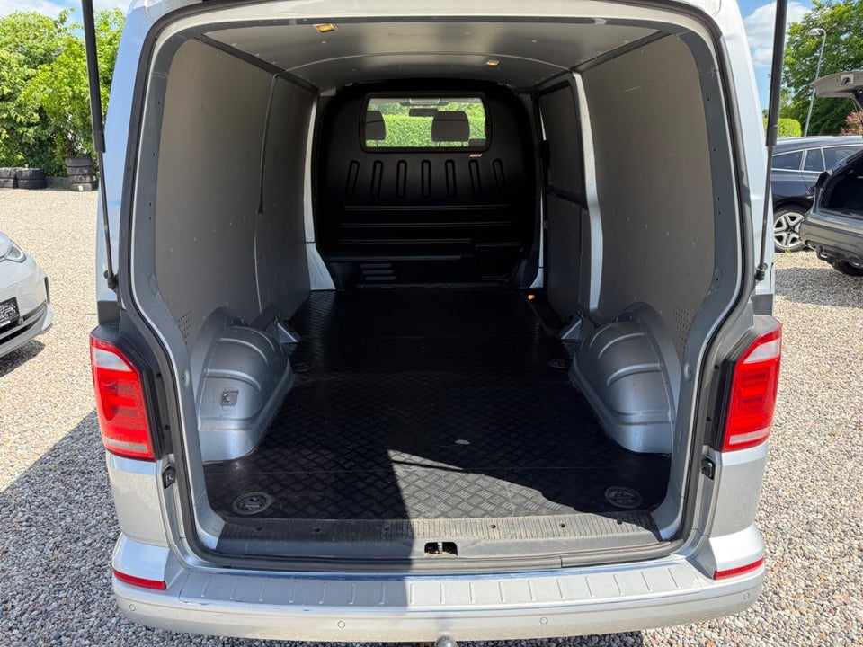 VW Transporter 2,0 TDi 180 Kassevogn DSG lang