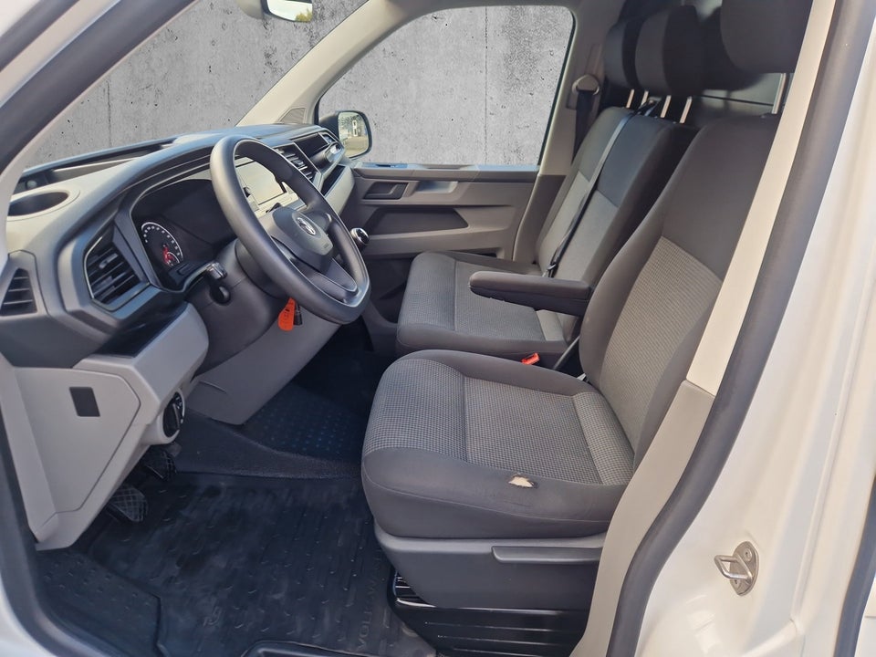 VW Transporter 2,0 TDi 110 Kassevogn kort