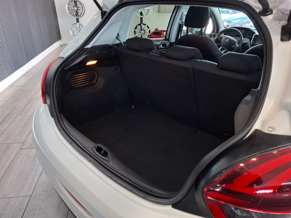 Peugeot 208 1,6 BlueHDi 100 Chili Sky 5d