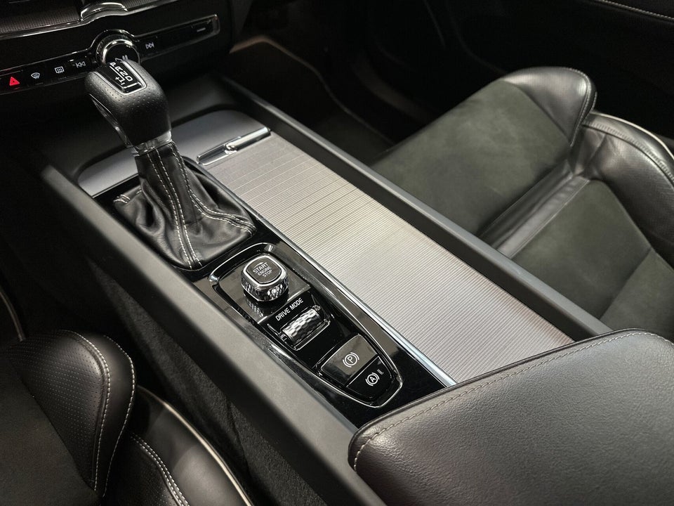 Volvo XC60 2,0 T5 250 R-Design aut. 5d