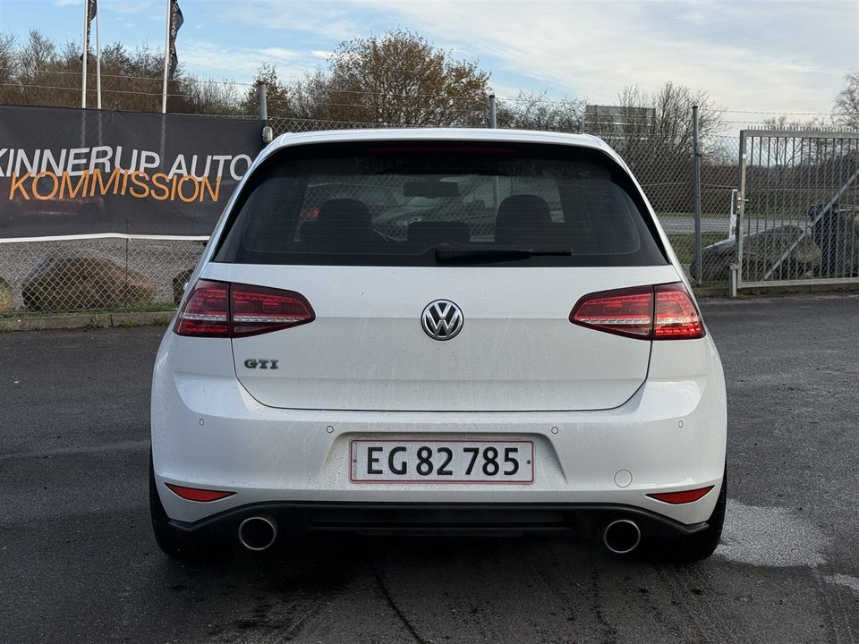 VW Golf VII 2,0 GTi DSG BMT 5d