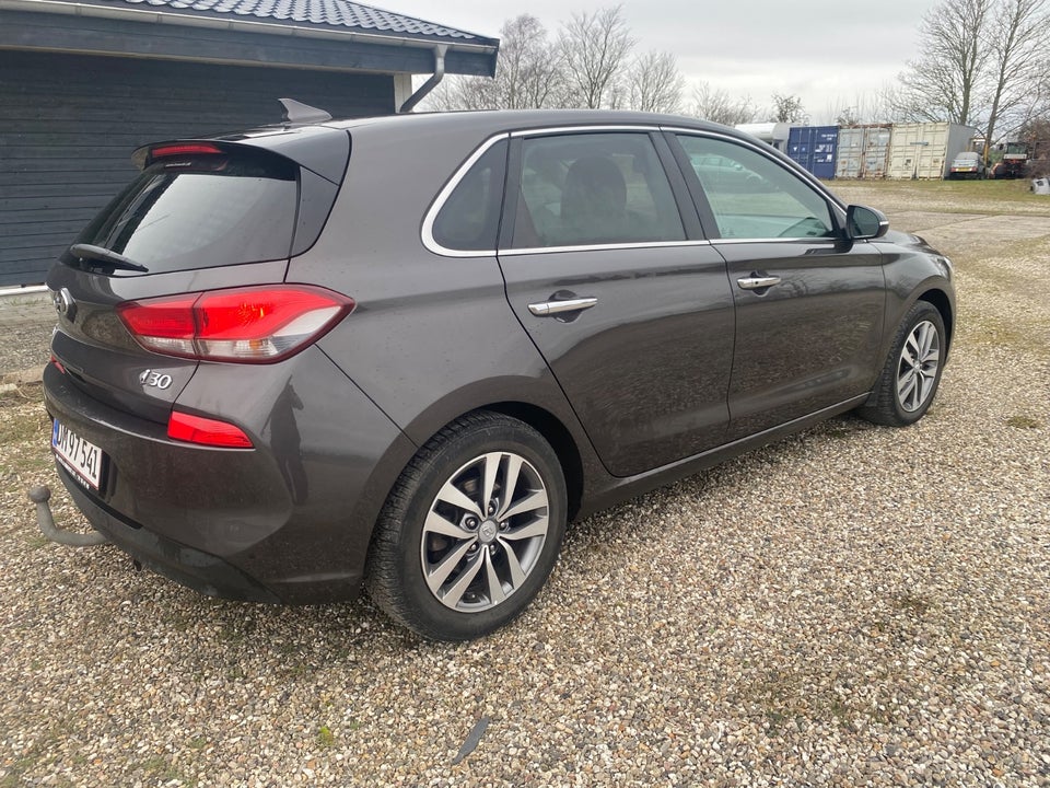 Hyundai i30 1,6 CRDi 110 Premium 5d