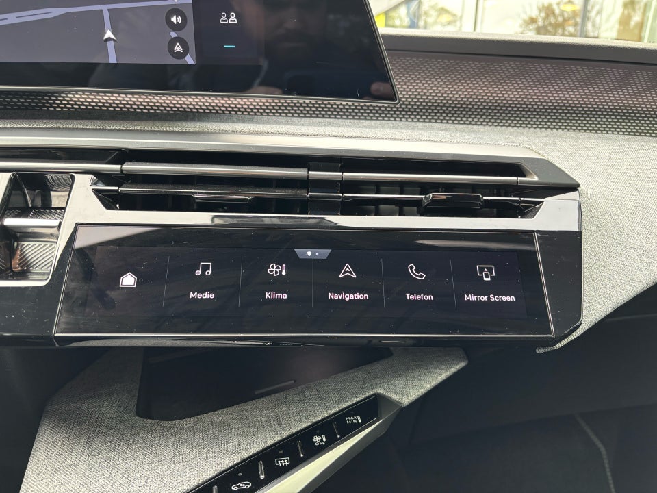 Peugeot e-3008 77 GT 5d