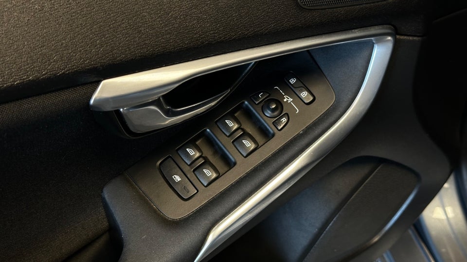 Volvo V40 1,6 D2 115 Momentum aut. 5d