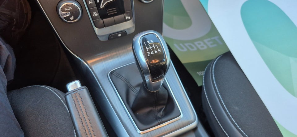 Volvo V40 2,0 D4 190 Momentum 5d