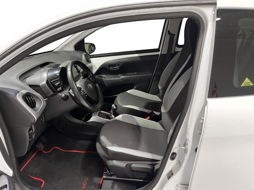 Toyota Aygo 1,0 VVT-i x-play x-shift 5d