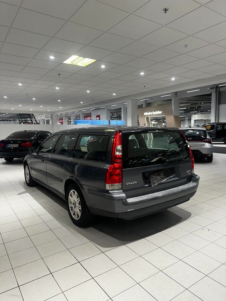 Volvo V70 2,4 170 Momentum aut. 5d