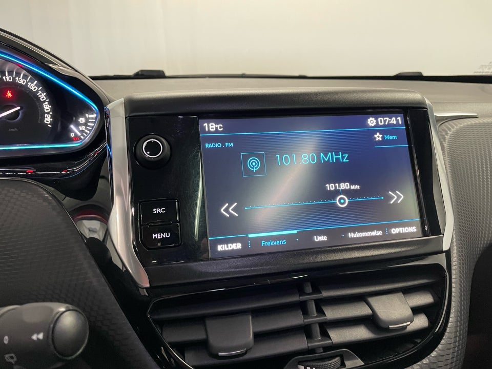 Peugeot 2008 1,2 e-THP 110 Selection Sky 5d