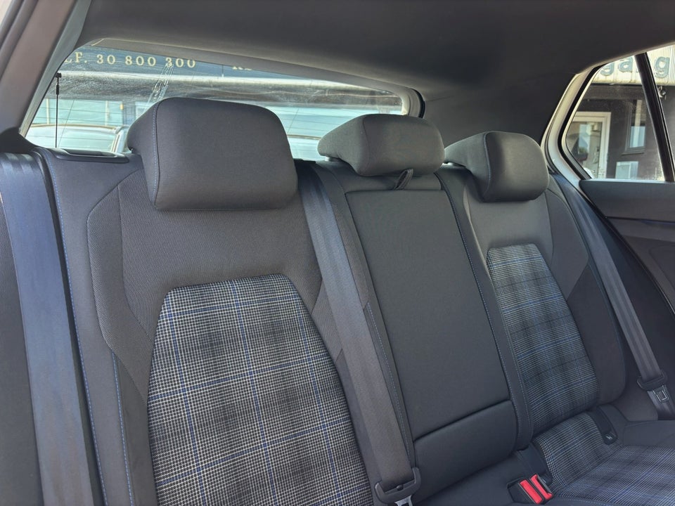 VW Golf VIII 1,4 GTE DSG 5d