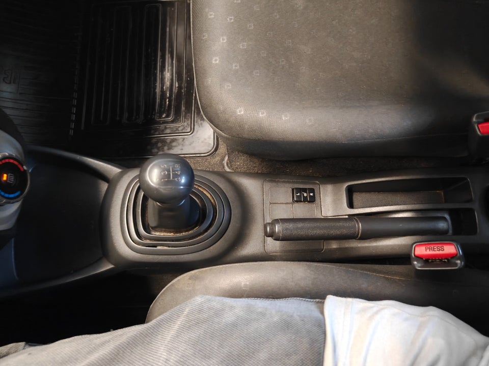 Toyota Yaris 1,0 Terra 5d