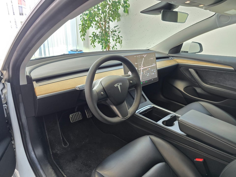 Tesla Model 3 Standard Range+ RWD 4d