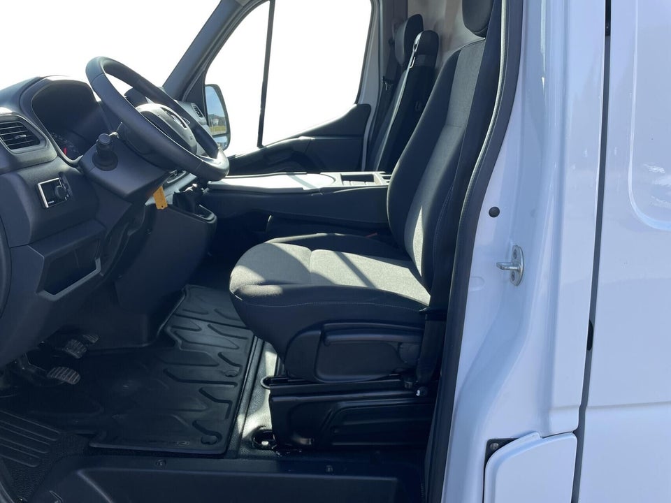 Renault Master IV T33 2,3 dCi 150 L2H2 Kassevogn
