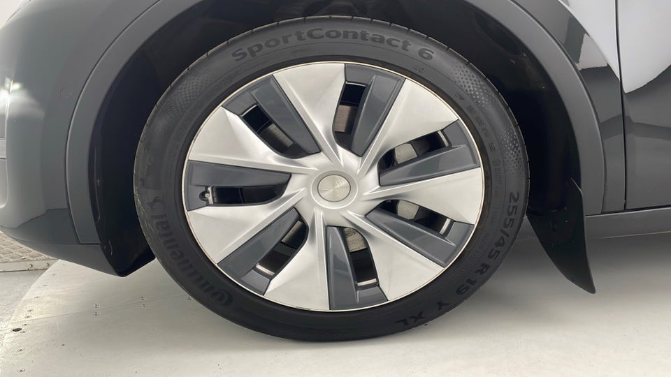 Tesla Model Y Long Range AWD 5d