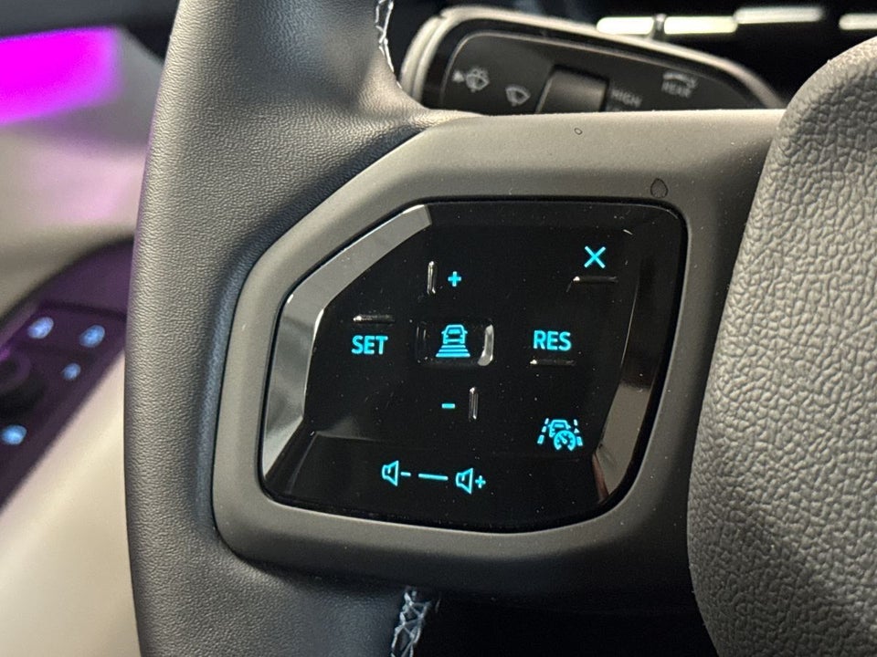Ford Explorer 79 Premium Extended Range 5d