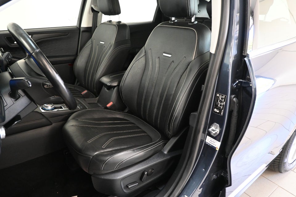 Ford Kuga 2,5 PHEV Vignale CVT 5d