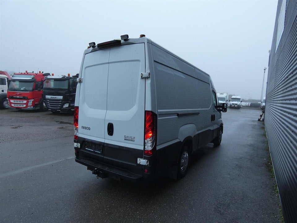 Iveco Daily 2,3 35S16 12m³ Van AG8