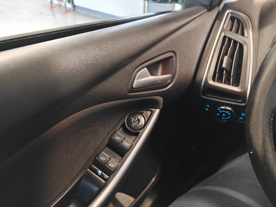 Ford Focus 1,6 TDCi 115 Titanium stc. 5d