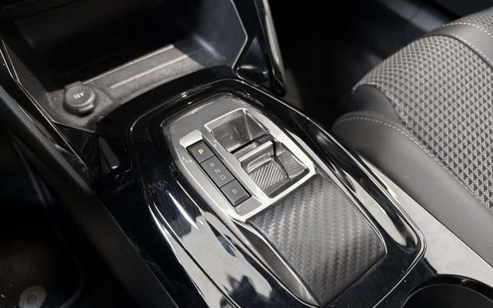 Peugeot e-2008 50 GT 5d