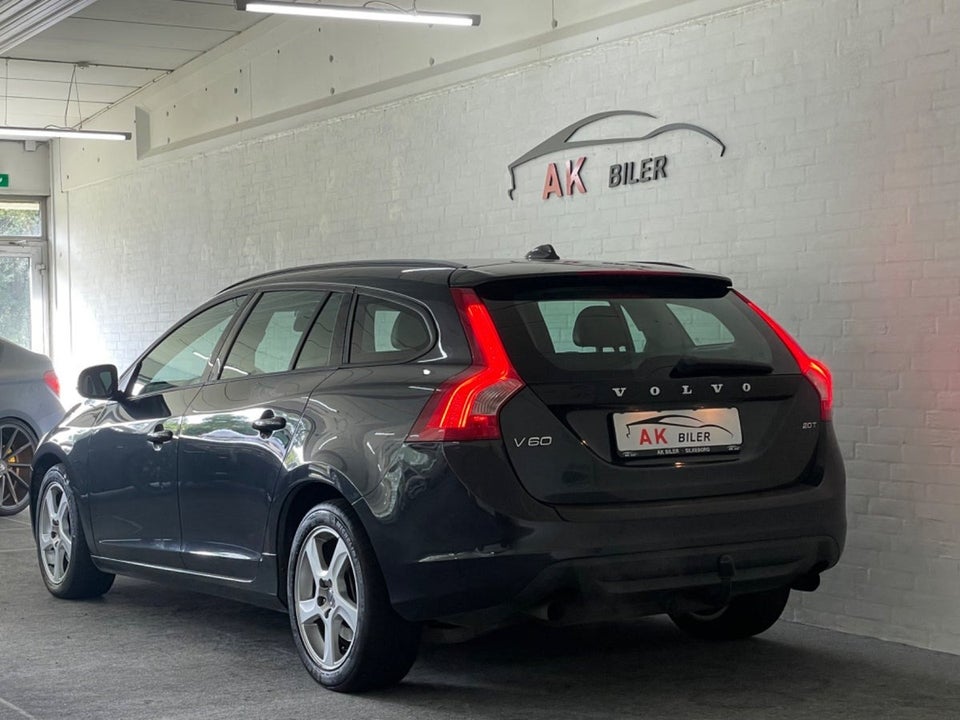 Volvo V60 2,0 T Kinetic aut. 5d