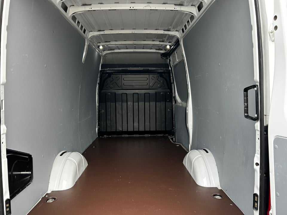 Iveco Daily 2,3 35S16 12m³ Van AG8