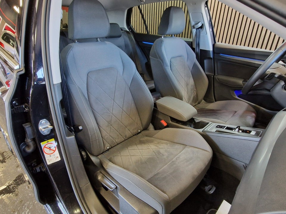 VW Golf VIII 1,4 eHybrid DSG 5d