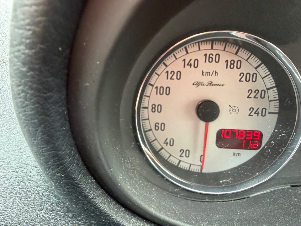 Alfa Romeo 147 1,6 TS 16V 5d