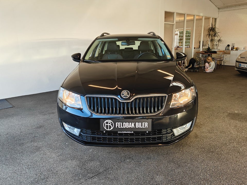 Skoda Octavia 1,6 TDi 105 Elegance Combi DSG 5d