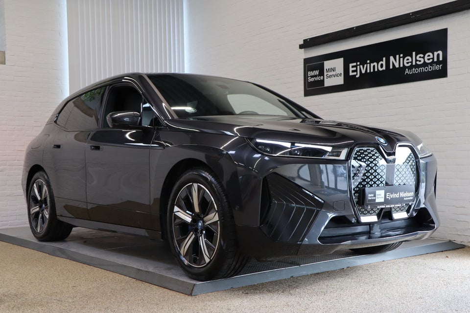 BMW iX xDrive40 Fully Charged 5d