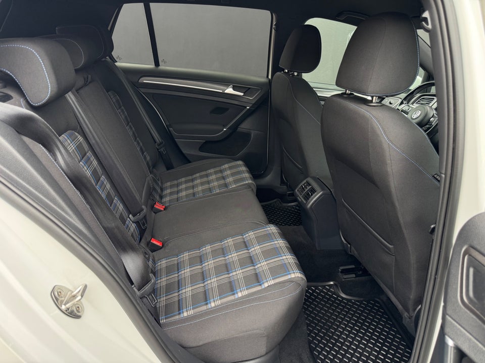 VW Golf VII 1,4 GTE DSG 5d