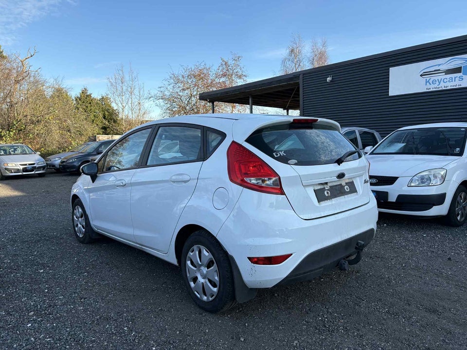 Ford Fiesta 1,25 82 Ambiente 5d