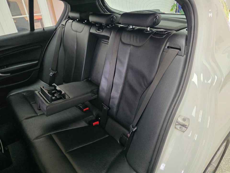 BMW 118i 1,5 Advantage aut. 5d