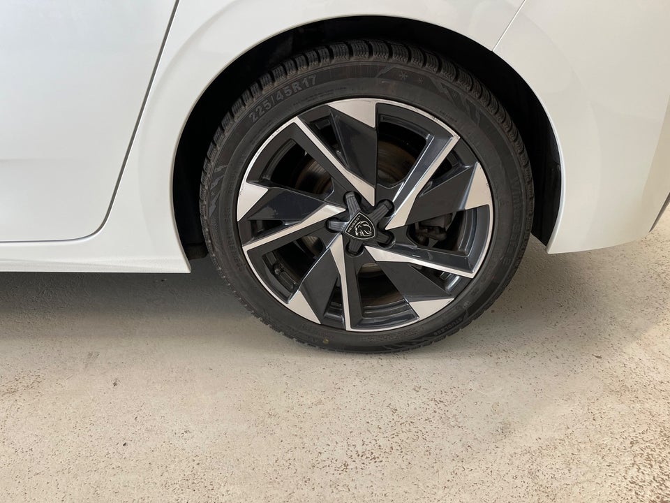 Peugeot 308 1,6 Hybrid First Selection+ EAT8 5d
