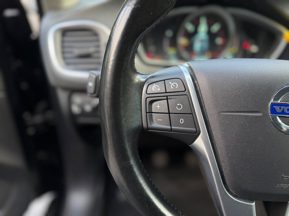Volvo V40 1,6 D2 115 Momentum 5d