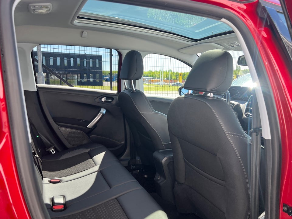 Peugeot 2008 1,2 PureTech 110 Prestige Sky 5d