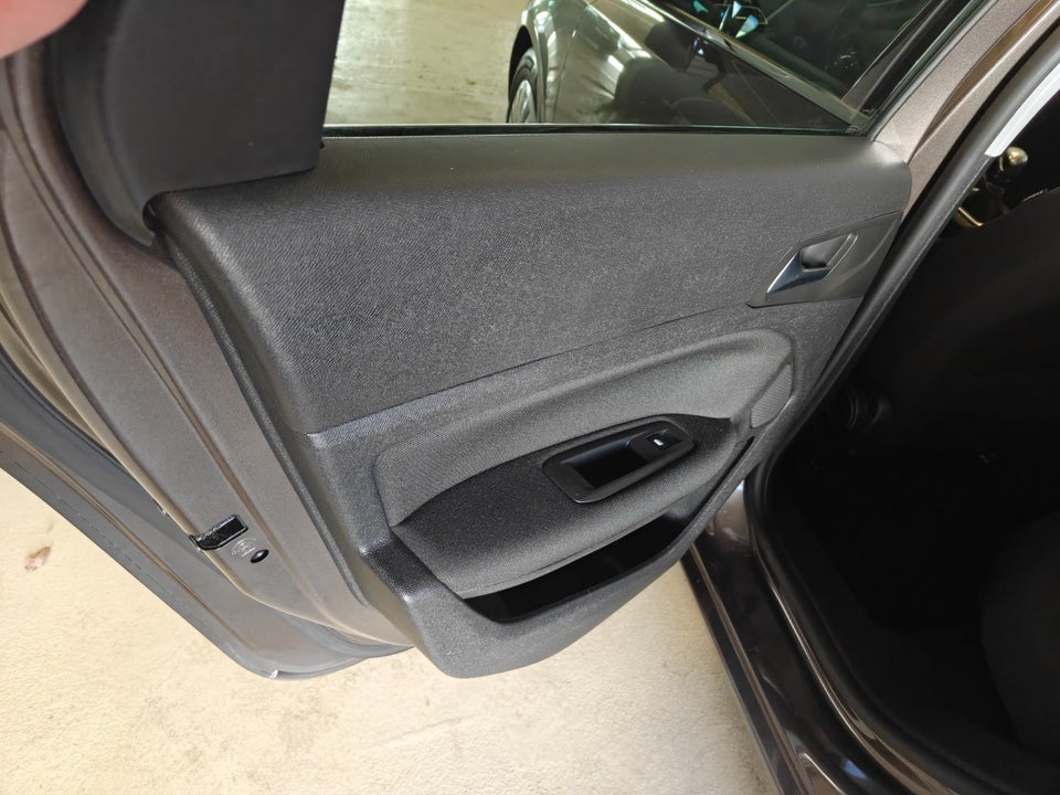 Peugeot 308 1,6 BlueHDi 120 Style SW 5d