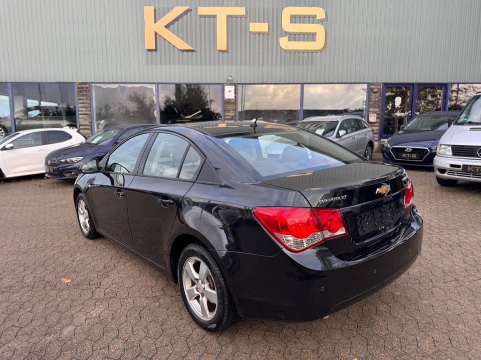 Chevrolet Cruze 1,8 LS 4d