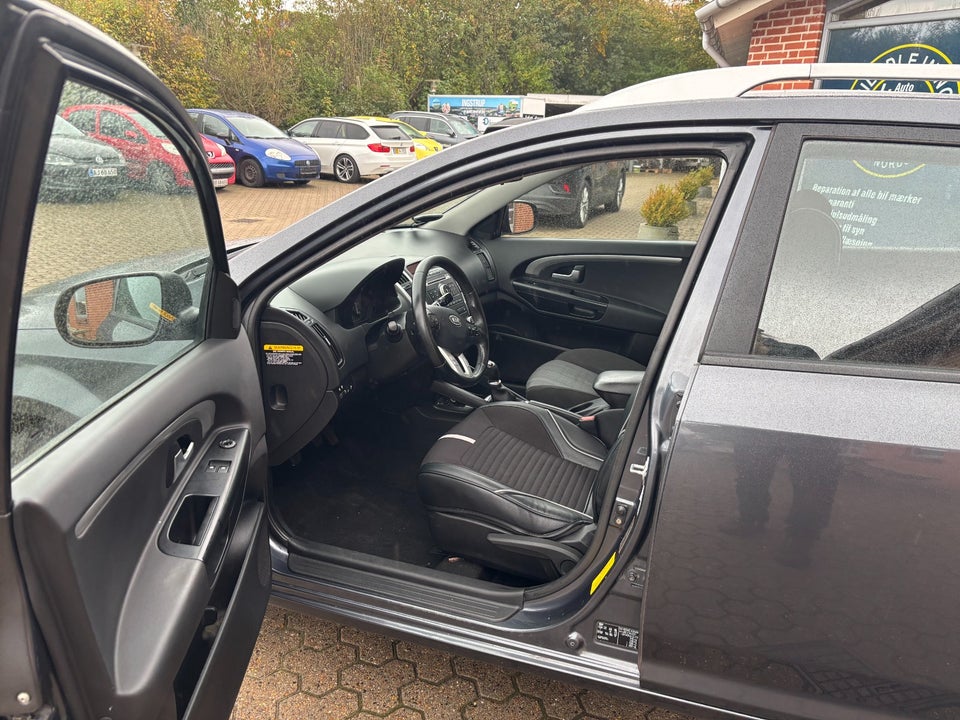 Kia Ceed 1,6 CRDi 128 Exclusive Fashion SW 5d