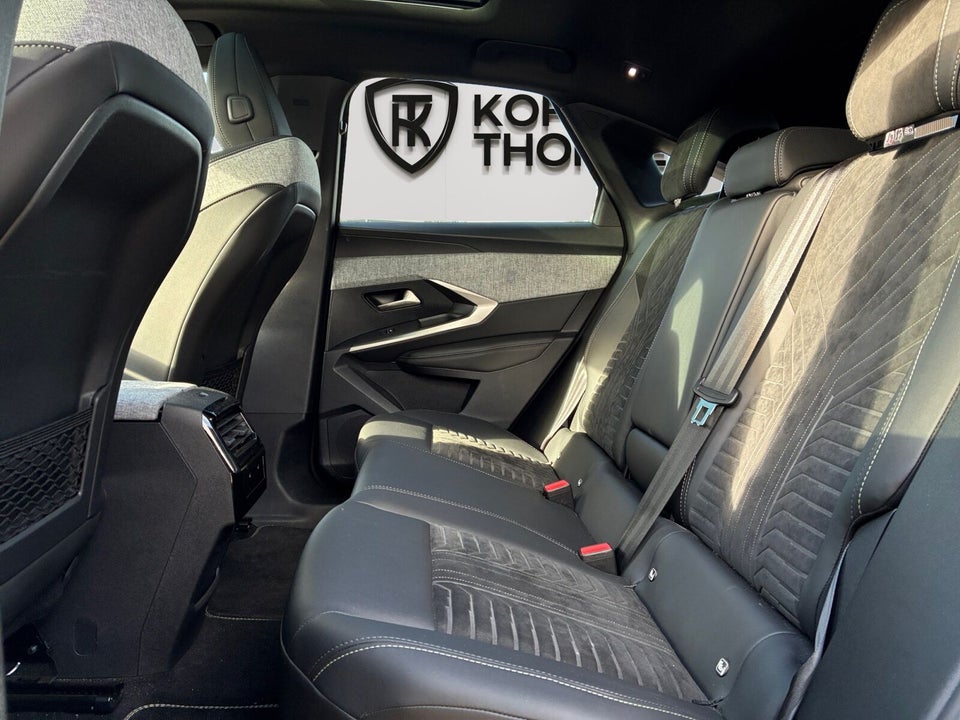 Peugeot e-3008 77 GT Pack 5d