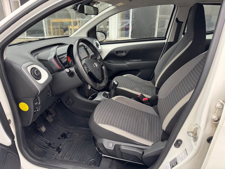 Toyota Aygo 1,0 VVT-i x-plore 5d